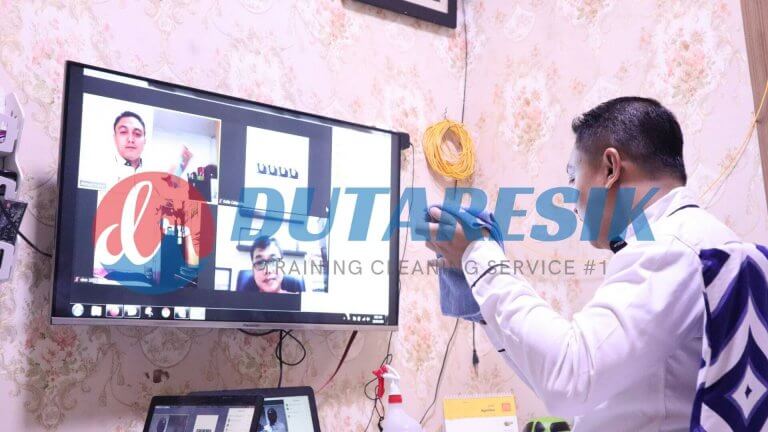 Training Online Cleaning Service - Dutaresik